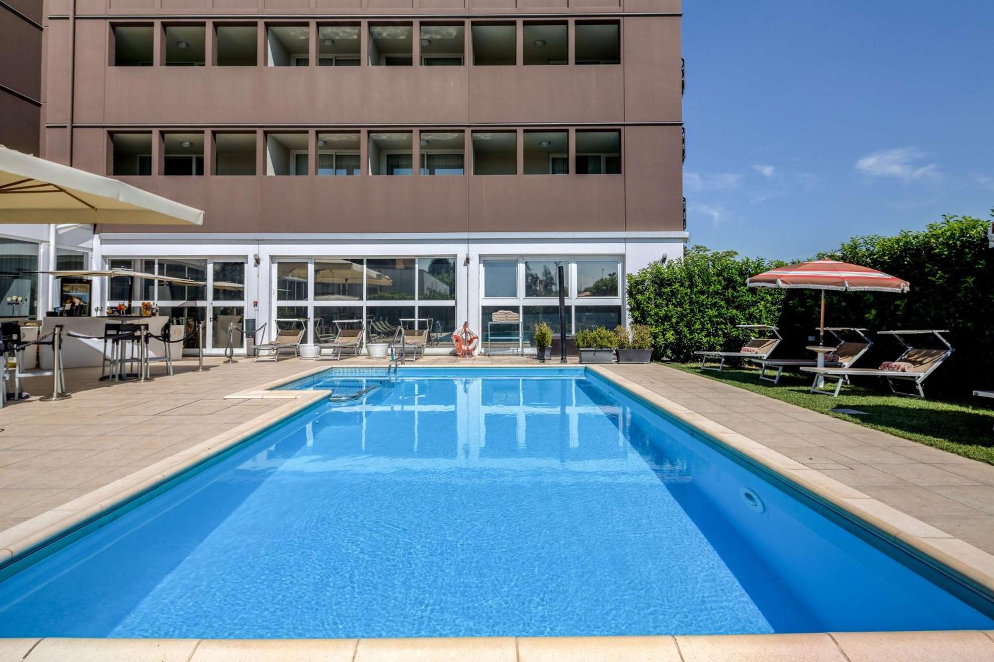 Best Western Plus Hotel Farnese Parma Bagian luar foto