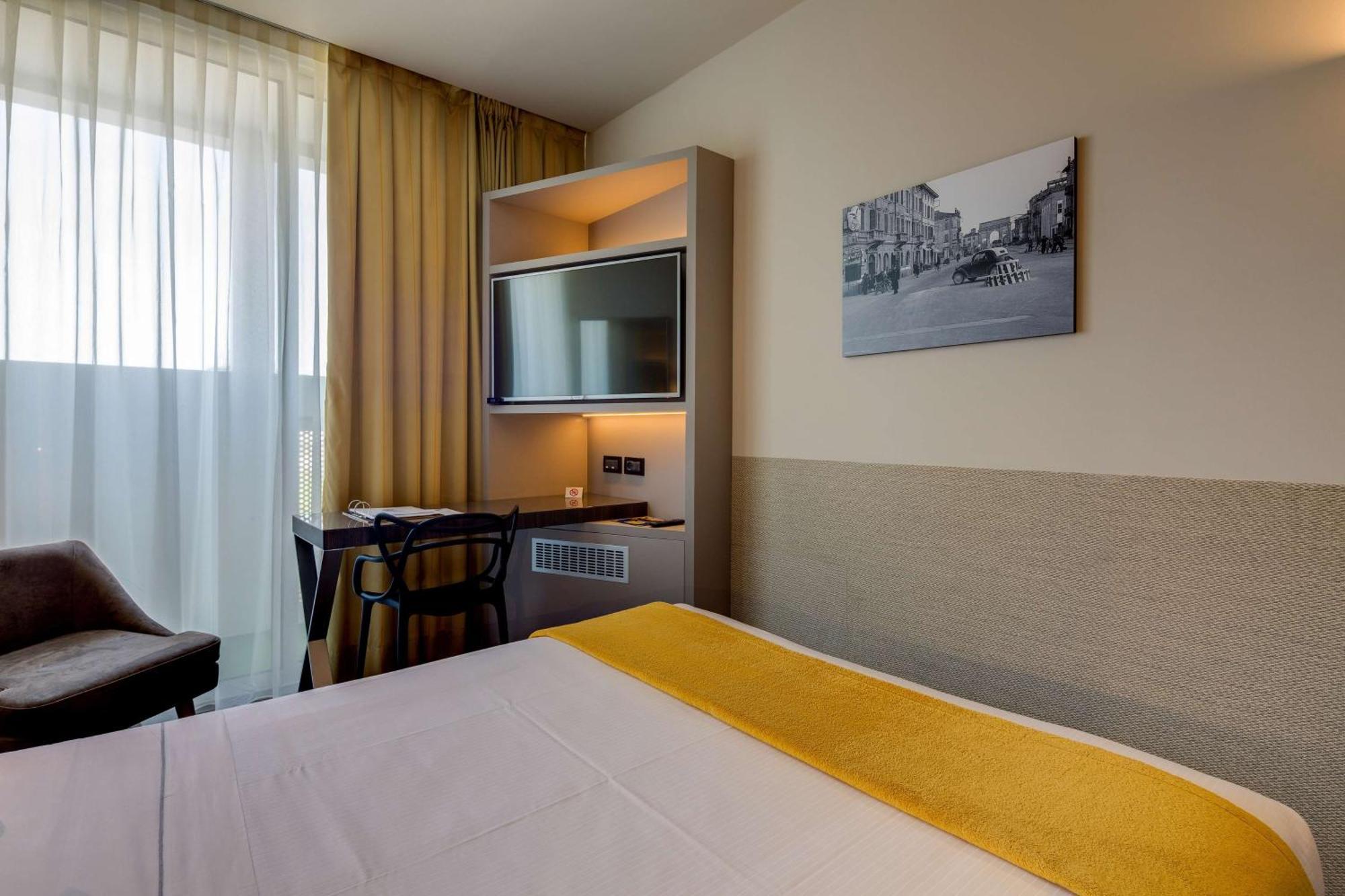 Best Western Plus Hotel Farnese Parma Bagian luar foto