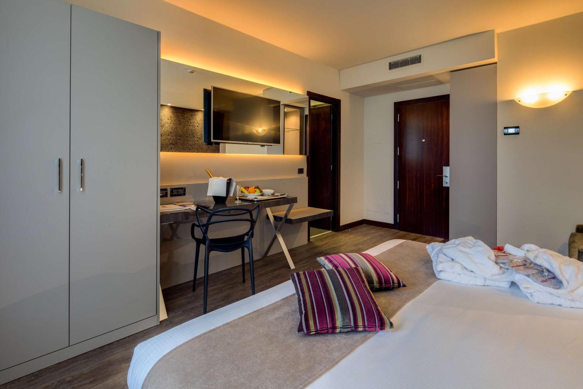 Best Western Plus Hotel Farnese Parma Bagian luar foto