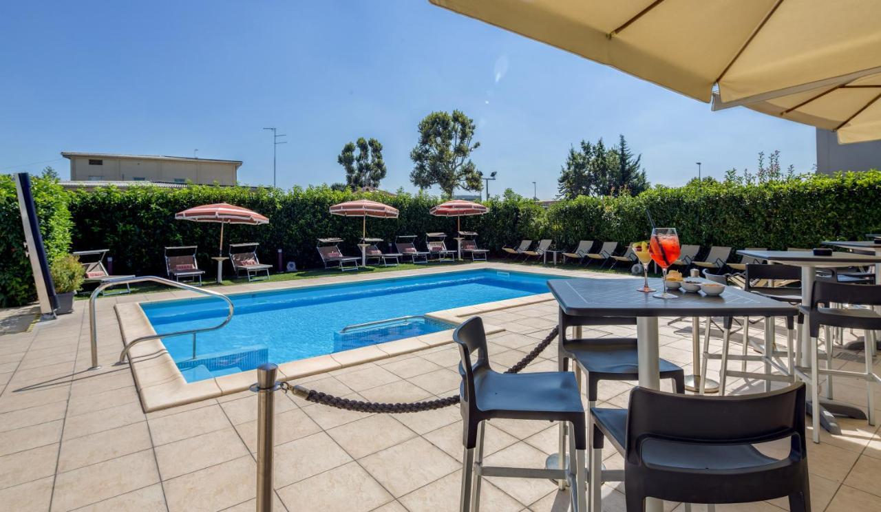 Best Western Plus Hotel Farnese Parma Bagian luar foto